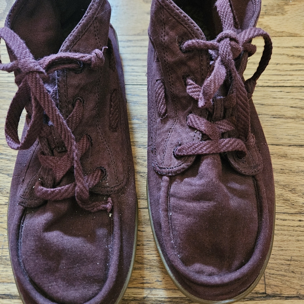 Sanuk Women's Ankle Boots in Burgundy